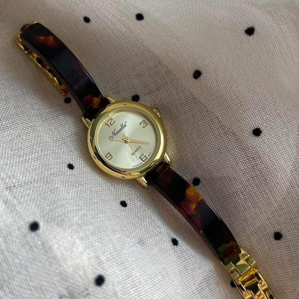 Vintage Novella amber gold plated bracelet watch need battery replacement
